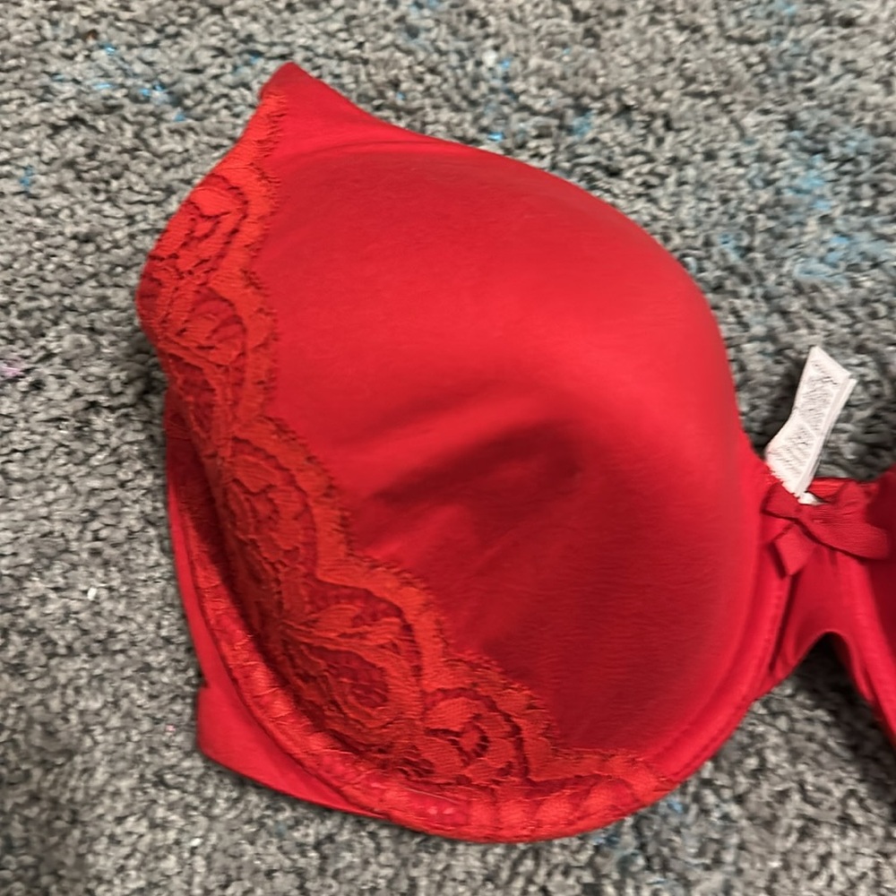 Body by Victoria’s Secret lined perfect coverage red bra size 34DD - Picture 4 of 8